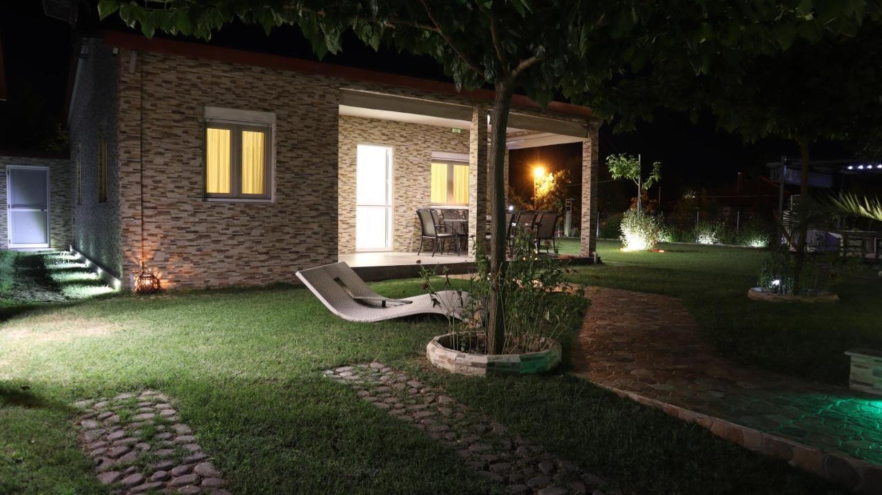 Costa Petra - Luxury Seaside Cottage With Garden - Vacation House For Families In Greece Néa Meságkala 외부 사진