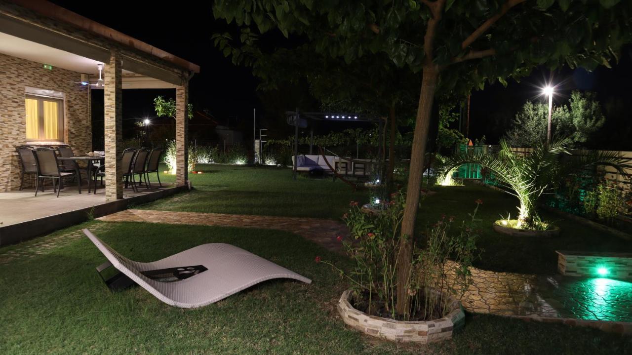 Costa Petra - Luxury Seaside Cottage With Garden - Vacation House For Families In Greece Néa Meságkala 외부 사진