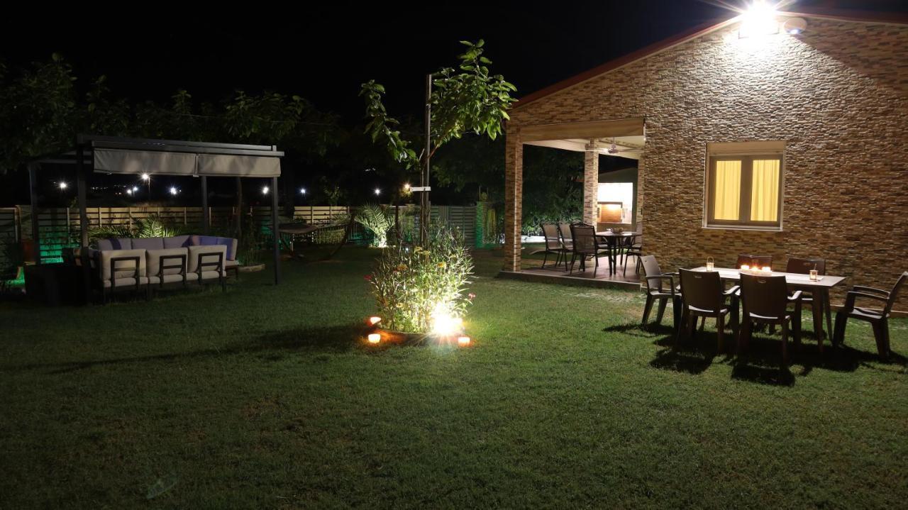 Costa Petra - Luxury Seaside Cottage With Garden - Vacation House For Families In Greece Néa Meságkala 외부 사진