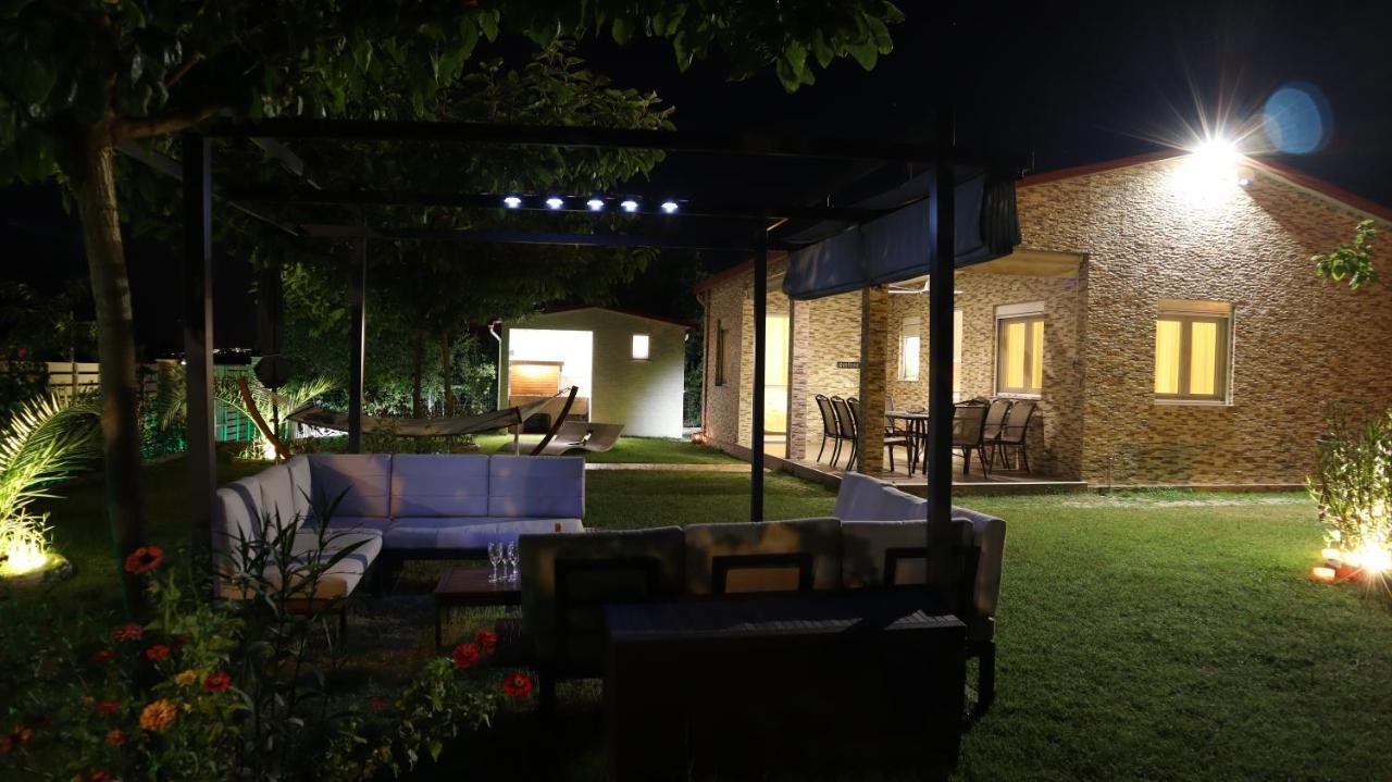 Costa Petra - Luxury Seaside Cottage With Garden - Vacation House For Families In Greece Néa Meságkala 외부 사진