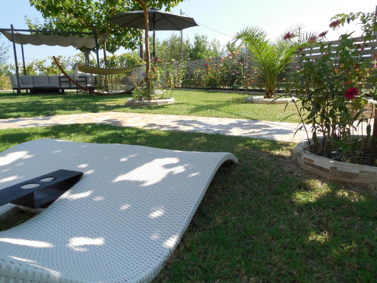 Costa Petra - Luxury Seaside Cottage With Garden - Vacation House For Families In Greece Néa Meságkala 외부 사진